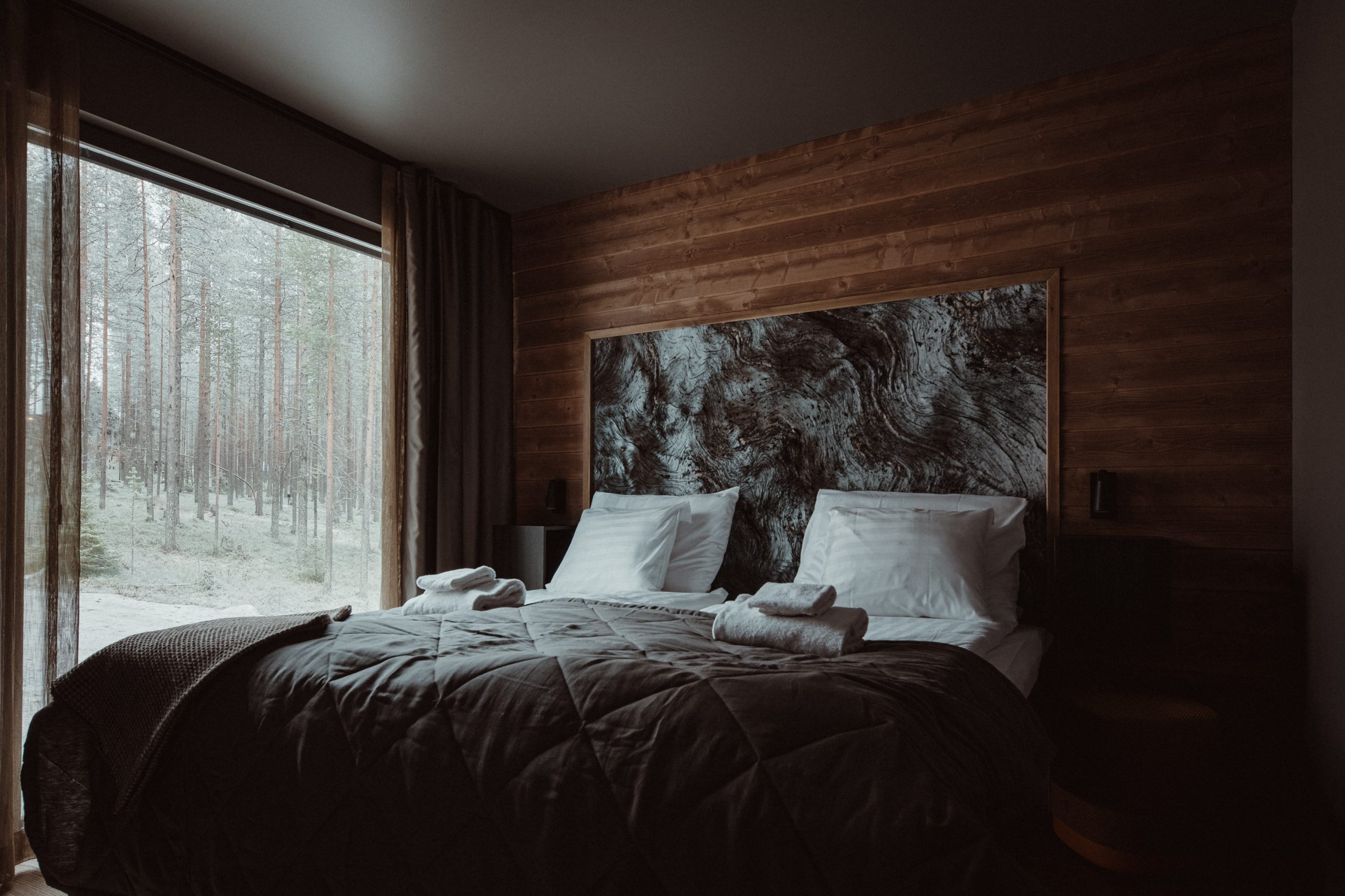 Serene rooms in Arctic Nook with panoramic windows