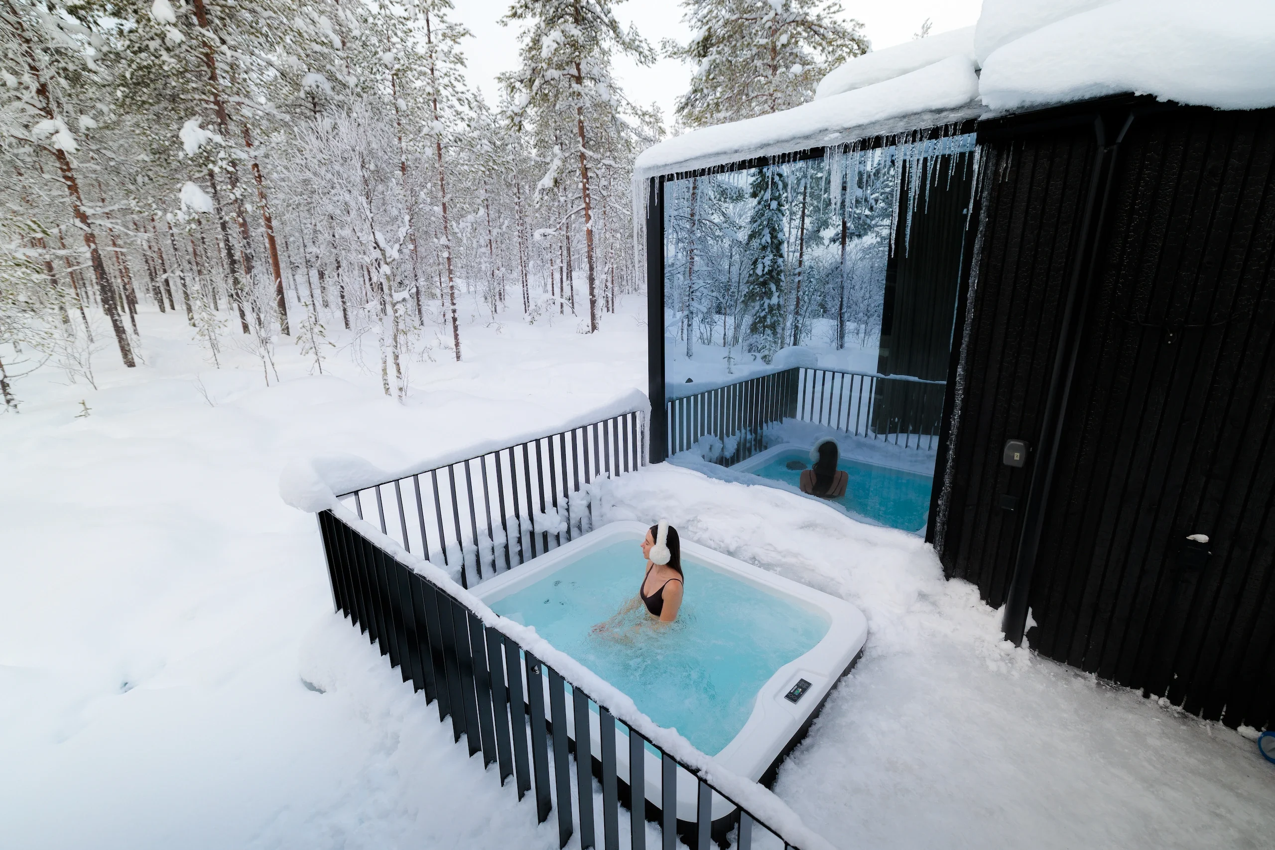 Private jacuzzi in each igloo
