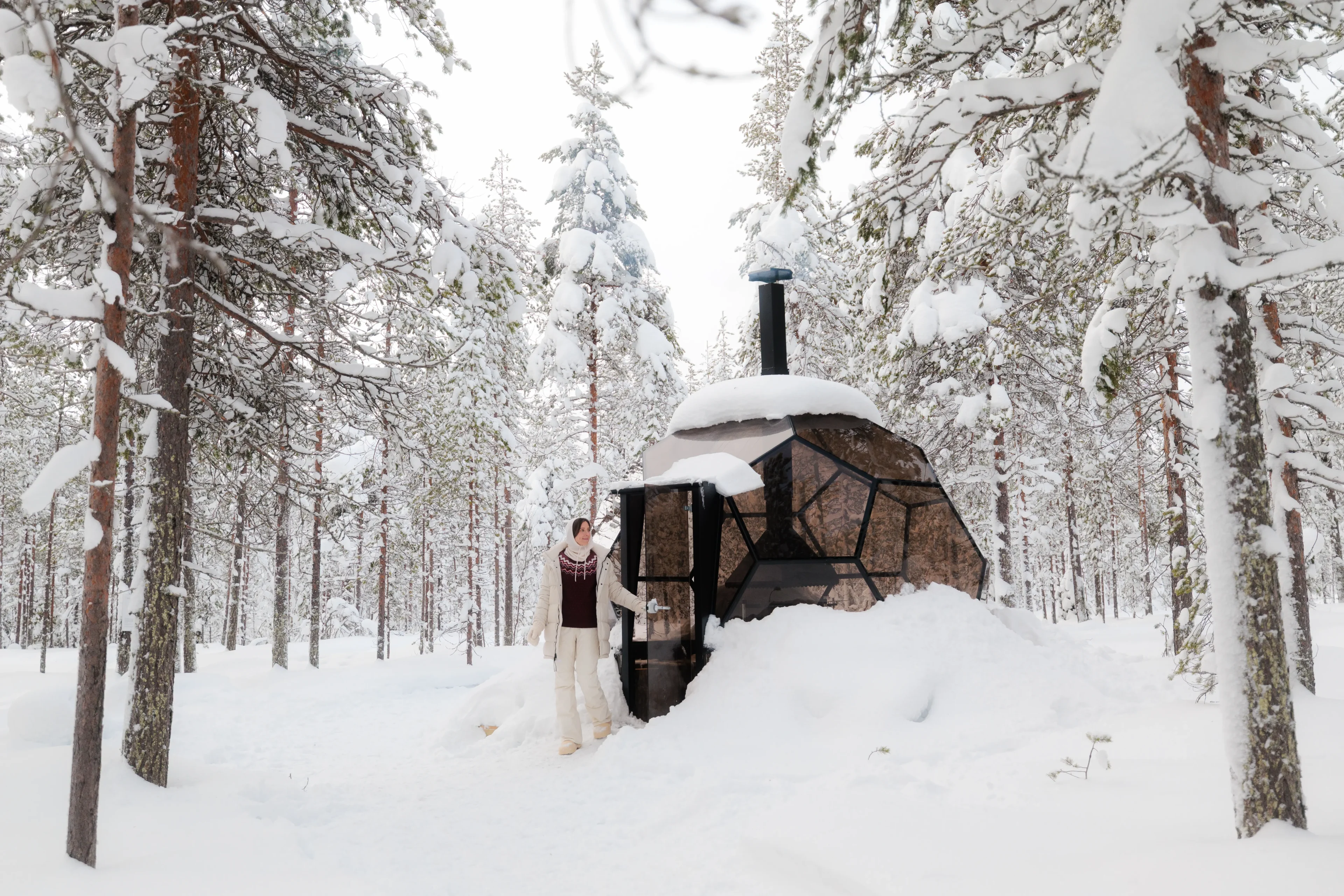 Book a romantic dinner in the Aurora Dome