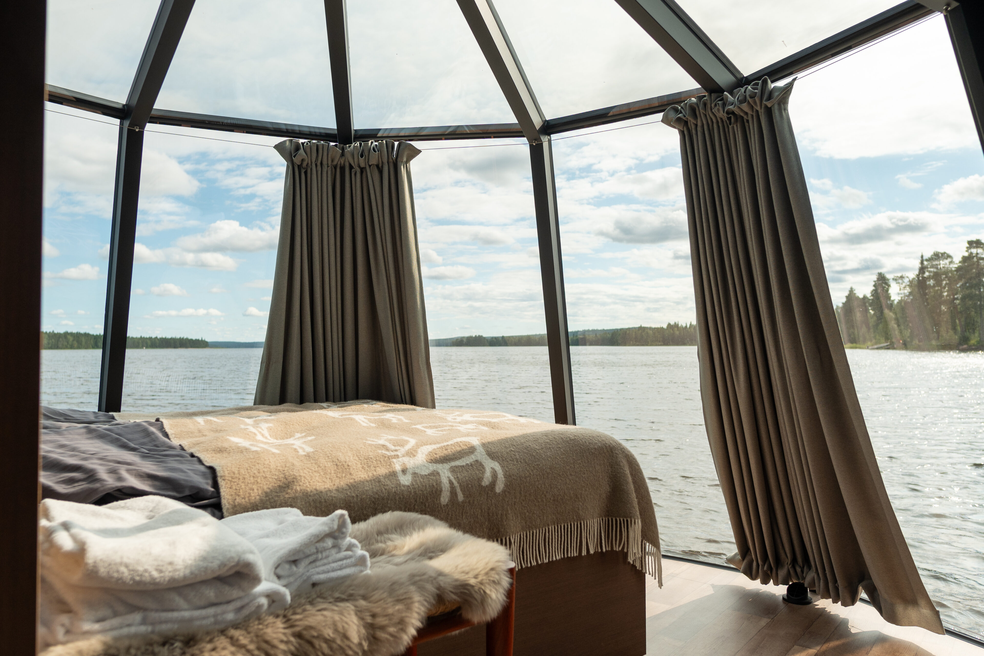 During the summer, the igloos offer a nature immersion on the lake